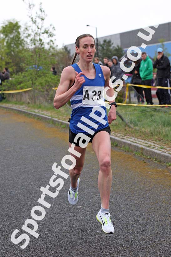 Senior womens relay, Elswick Good Friday Road Races. Photo: David T. Hewitson/Sports for All Pics